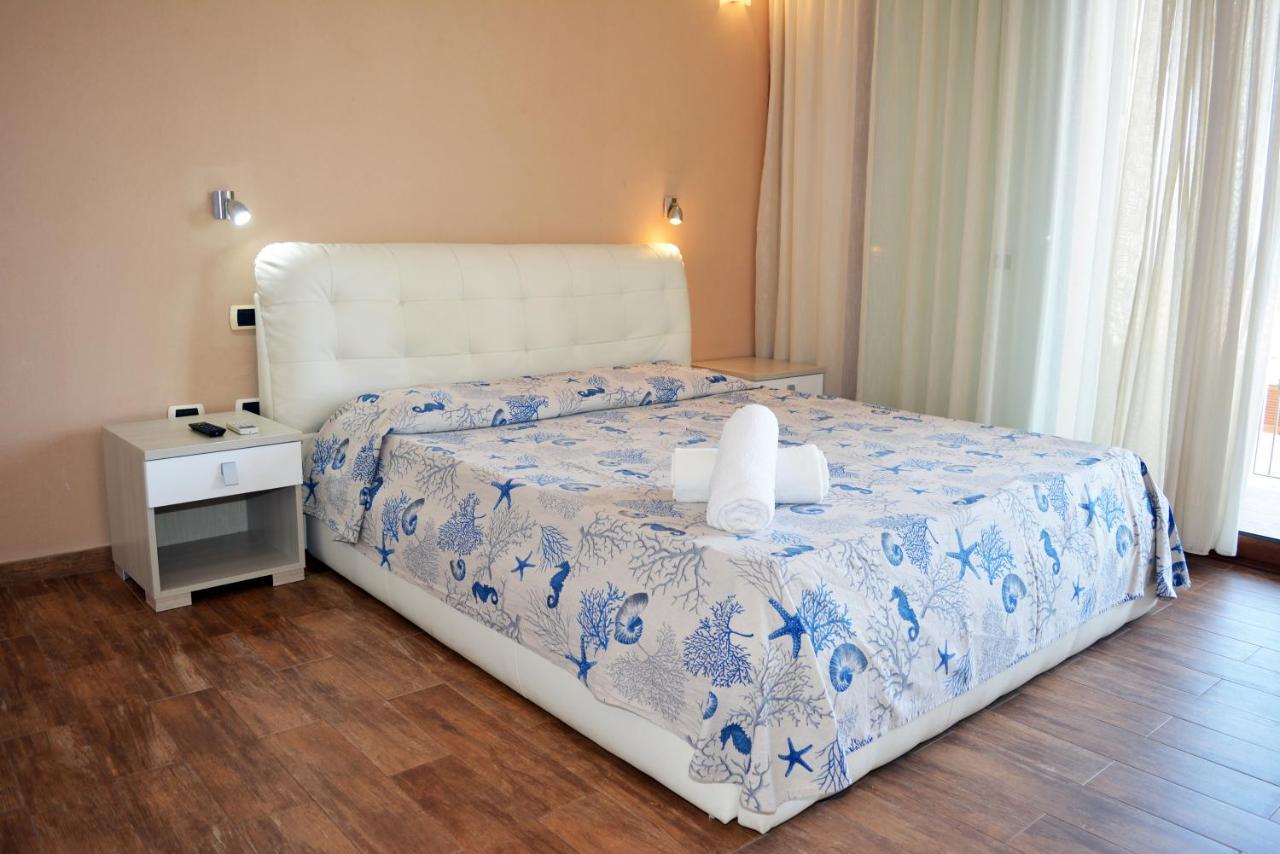 Rena Bianca Suite By La Contessa ซานตา เตเรซา กัลลูรา ภายนอก รูปภาพ